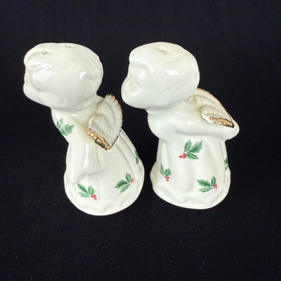 Vintage Essex Christmas Salt Pepper Shakers Angels Kissing Ceramic Holly Berries - Picture 11 of 13